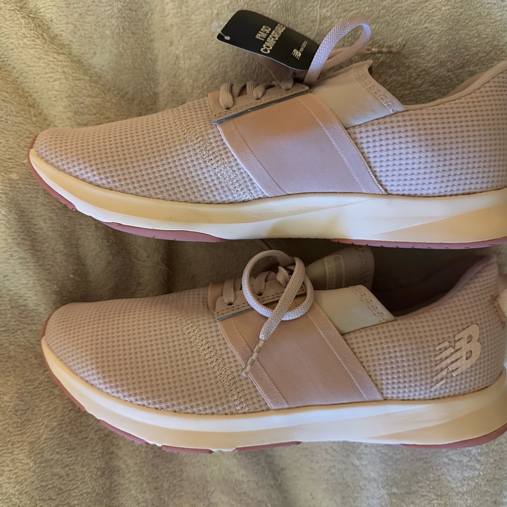 New Balance pink Dynasoft nergize v3. Size 9.5 new with tags and box